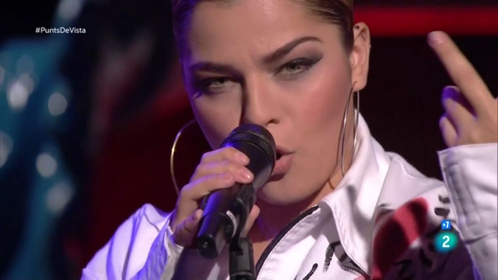 Punts de vista - Tatiana Delalvz interpreta en directe 'Yo nací pa'amarte' - Veure ara