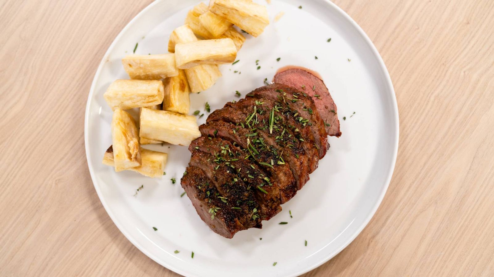 Menudos Torres - Receta de pluma ibérica, yuca y anchoa