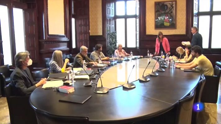 L'Informatiu - ERC, PSC i comuns donen 24h a Junts per blindar el català