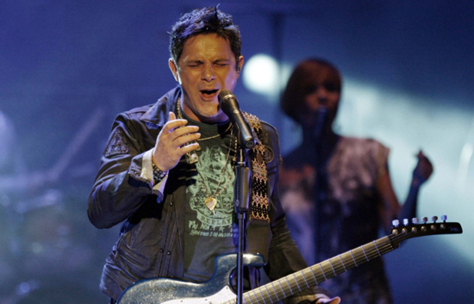 La 1 de TVE emite esta noche el concierto que Alejandro Sanz ofreció en Madrid para presentar su nuevo disco, "Paraíso Express" | Ver