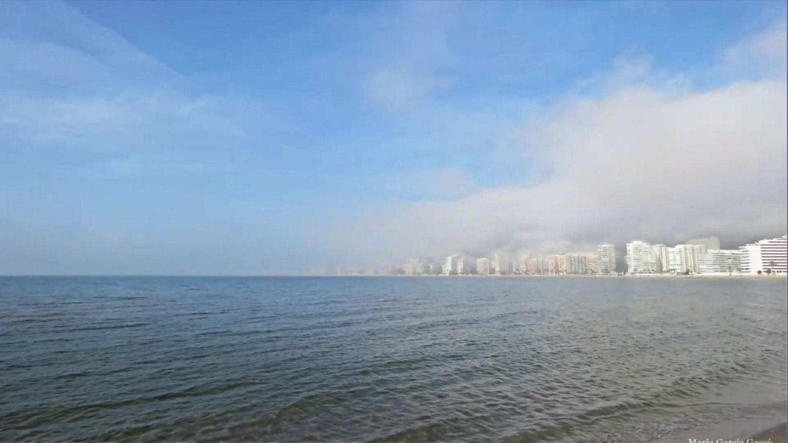 Nubosidad de evolución en el interior del norte y el este que podría dejar algunos chubascos y tormentas en áreas montañosas - ver ahora