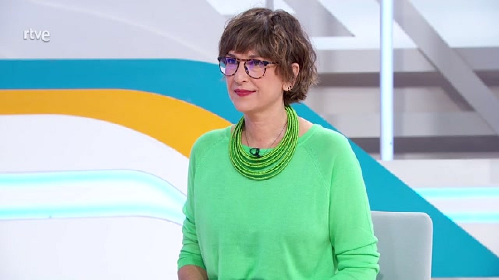 Aquí hay trabajo - Lo que necesitas para ser auxiliar de vuelo - ver ahora