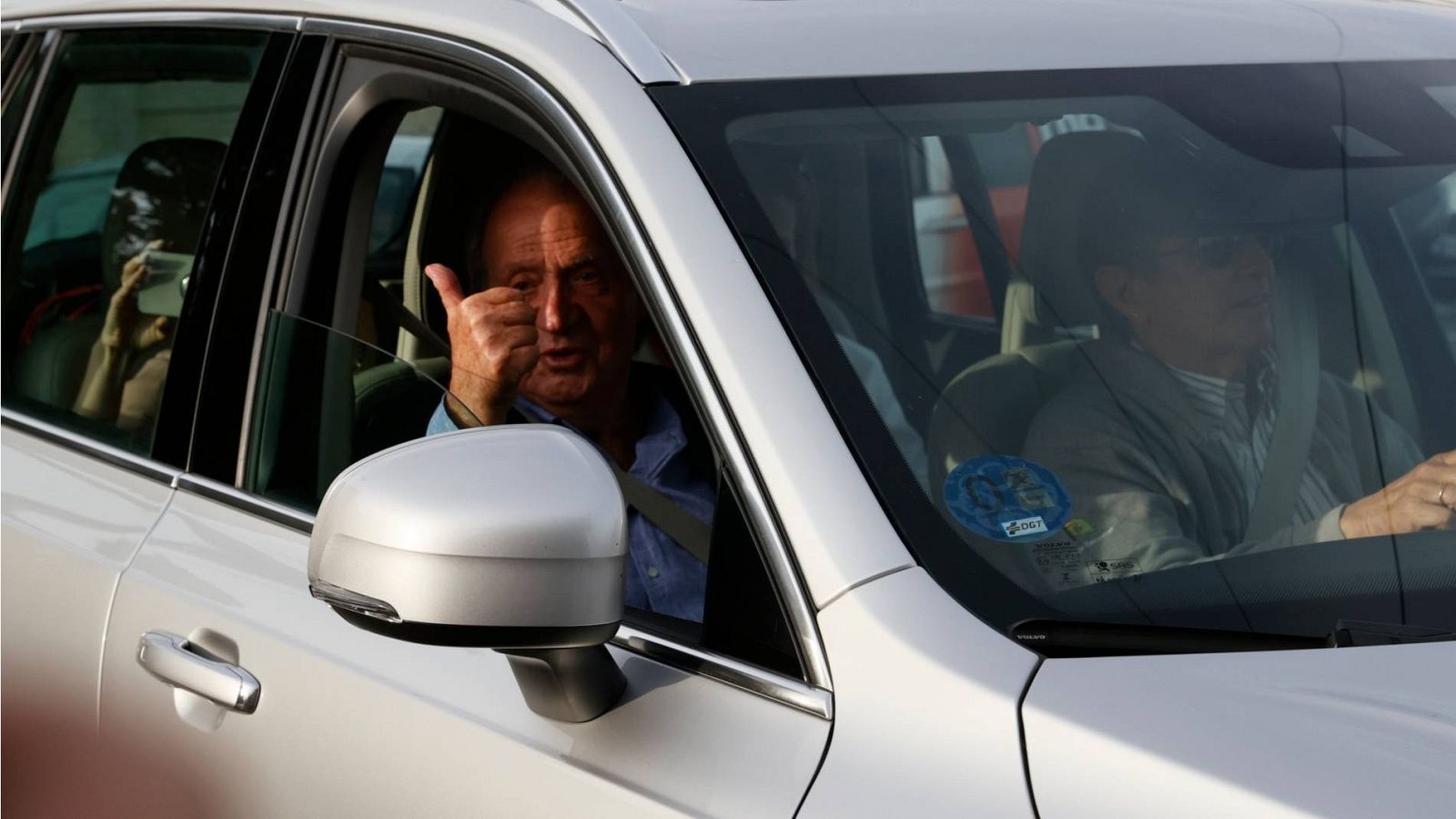 La vuelta de Juan Carlos I desata las críticas de la izquierda y el apoyo de la oposición