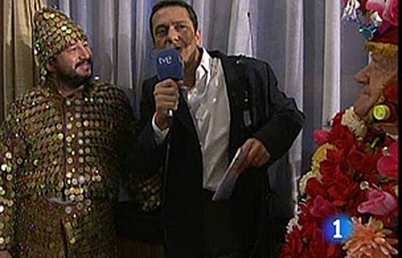 Flores y pesetas en los disfraces de los más atrevidos