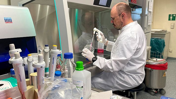 Telediario 2 - España detecta una treintena de casos de la viruela del mono y estudia otros 15