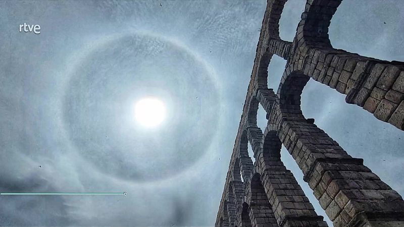 Viento fuerte de Levante en el Estrecho - ver ahora