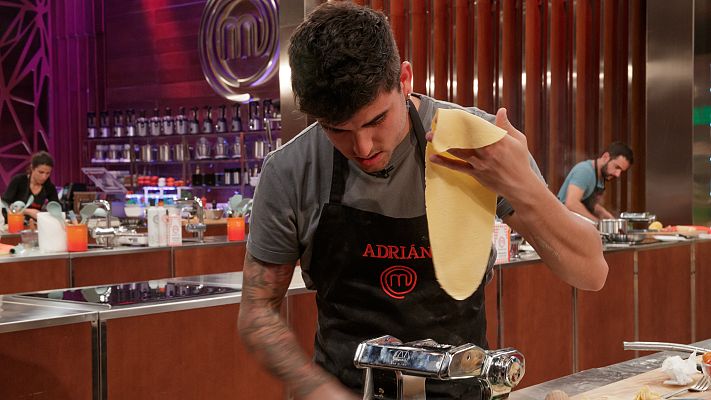 MasterChef - Los jueces aplauden el gran trabajo de Adrián