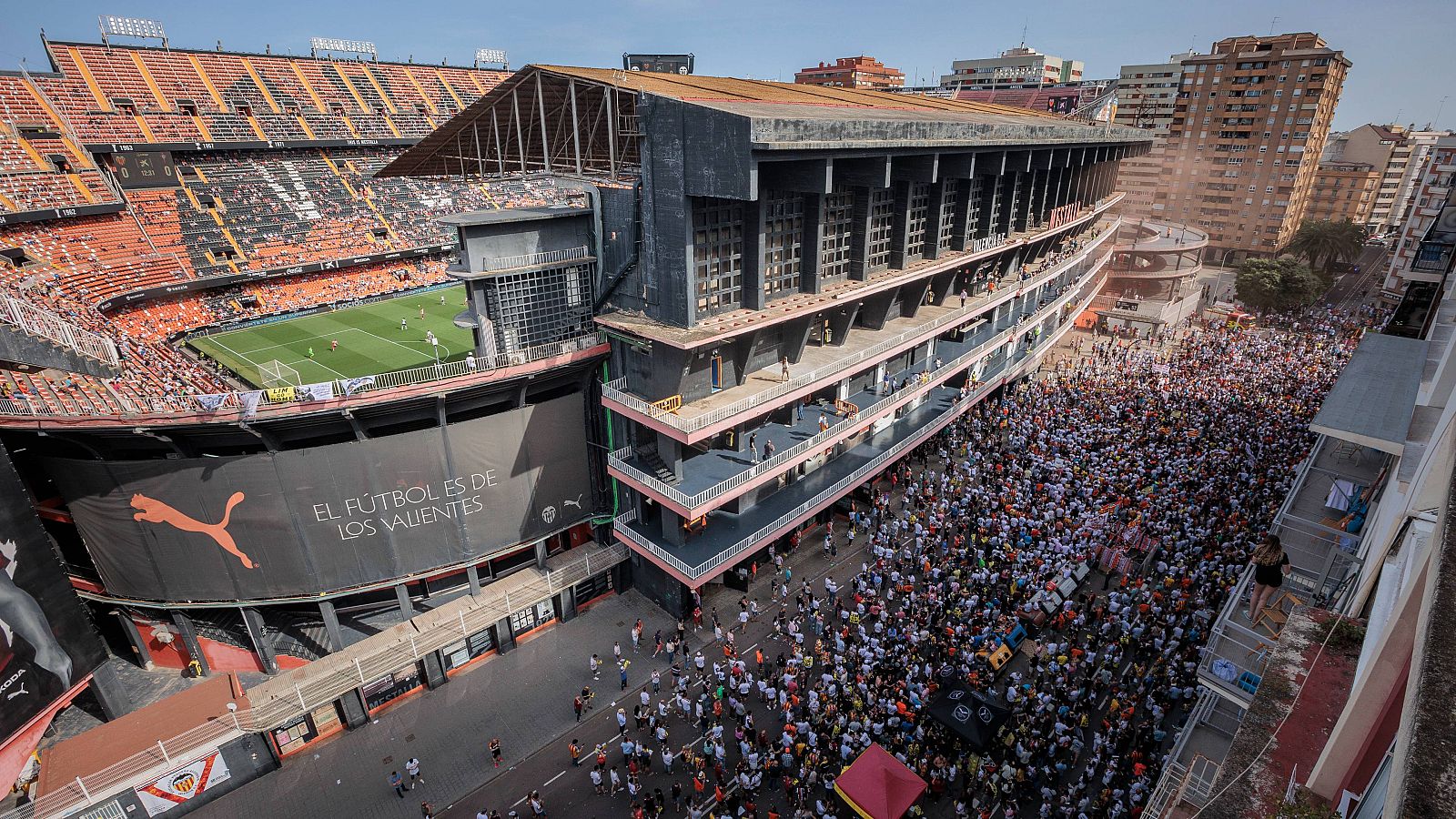 L'afició vol que Peter Lim allibere el club