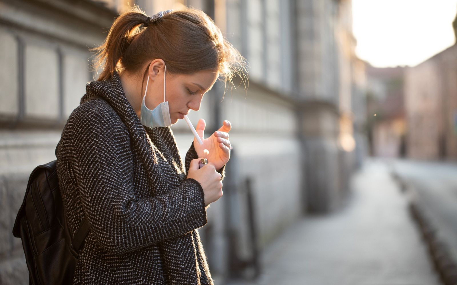 Solo el 16% de los españoles son fumadores, según la SEMFC