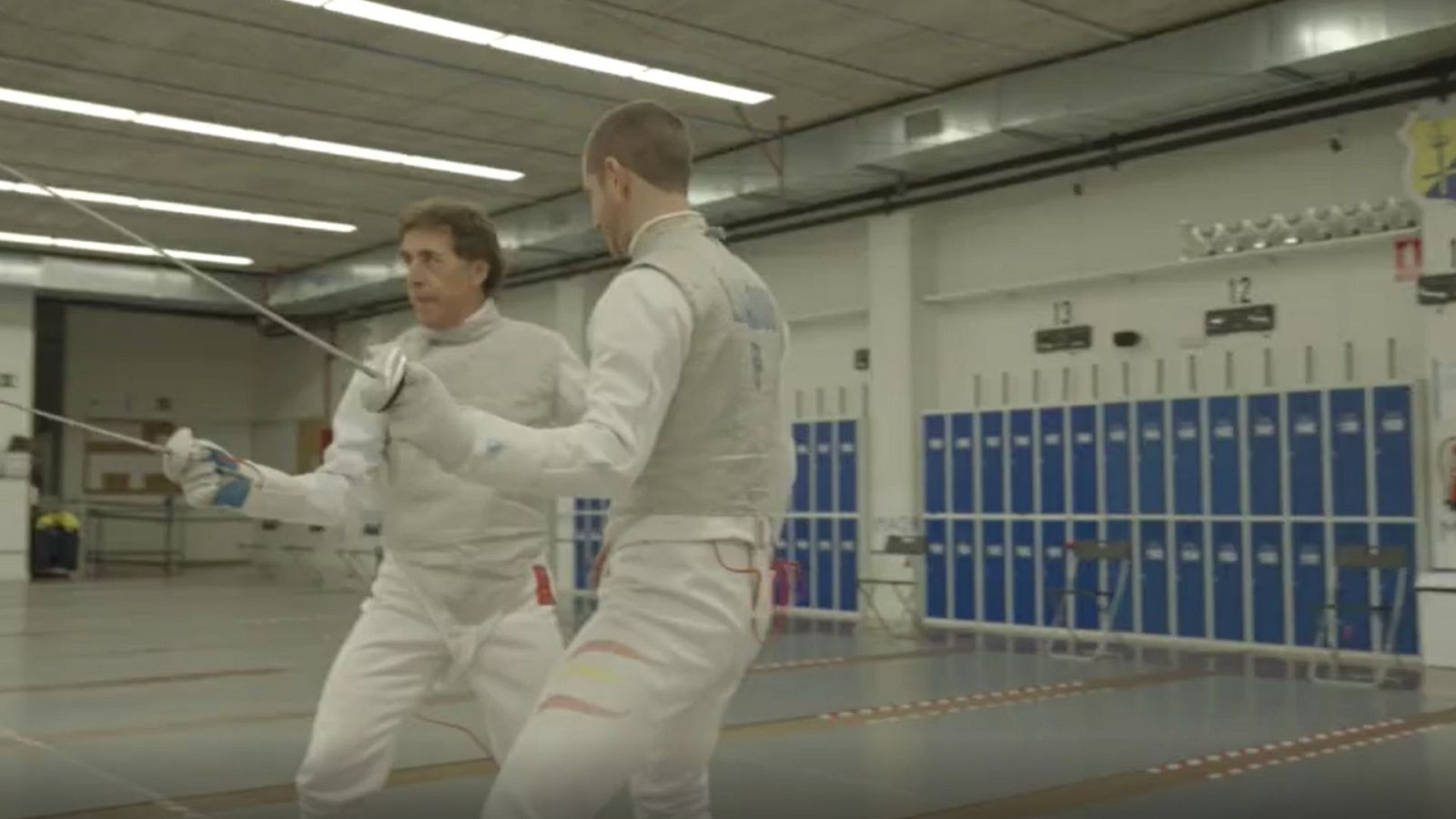 Carlos Llavador enseña esgrima a Perico Delgado - Otros deportes | Ver