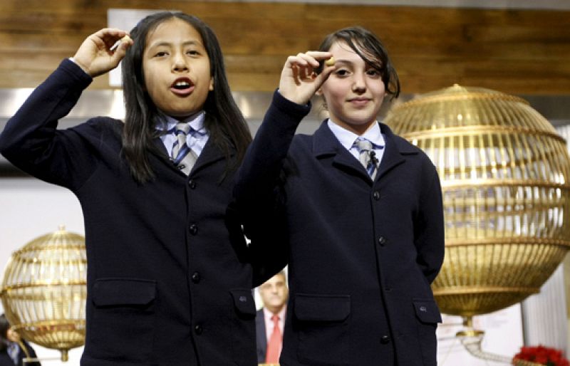 Alicia y Yahaira, las niñas que han cantado el gordo | RTVE.es | Ver