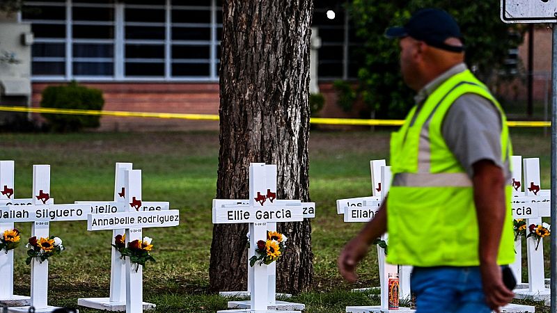 Los vecinos de Uvalde debaten sobre el uso de armas tras el tiroteo