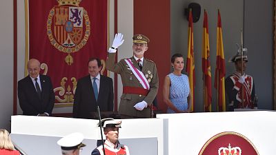 Los reyes presiden un multitudinario desfile en el D�a de las Fuerzas Armadas