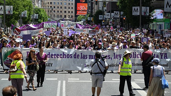 Telediario Fin de Semana - Una marcha feminista en Madrid reclama una ley para la abolición de la prostitución