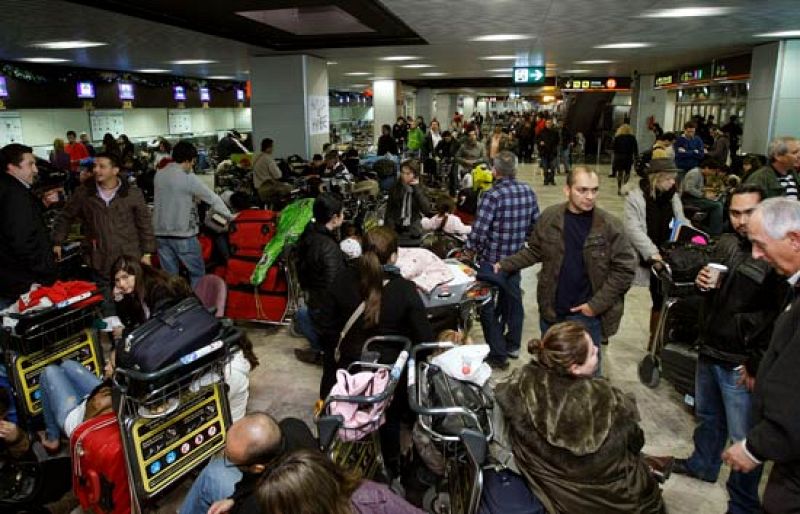 Sale hacia Buenos Aires el primer avión fletado por Fomento con pasajeros de Air Comet