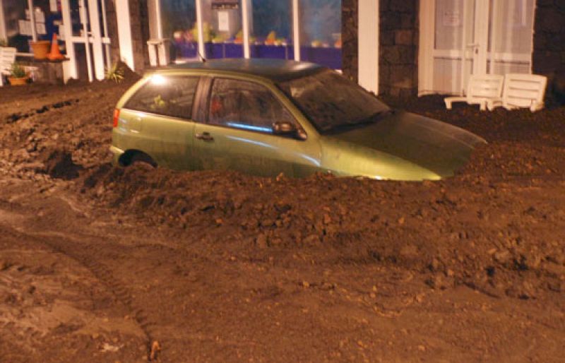 La la lluvia y la nieve siguen complicando  el tráfico en muchos lugares.