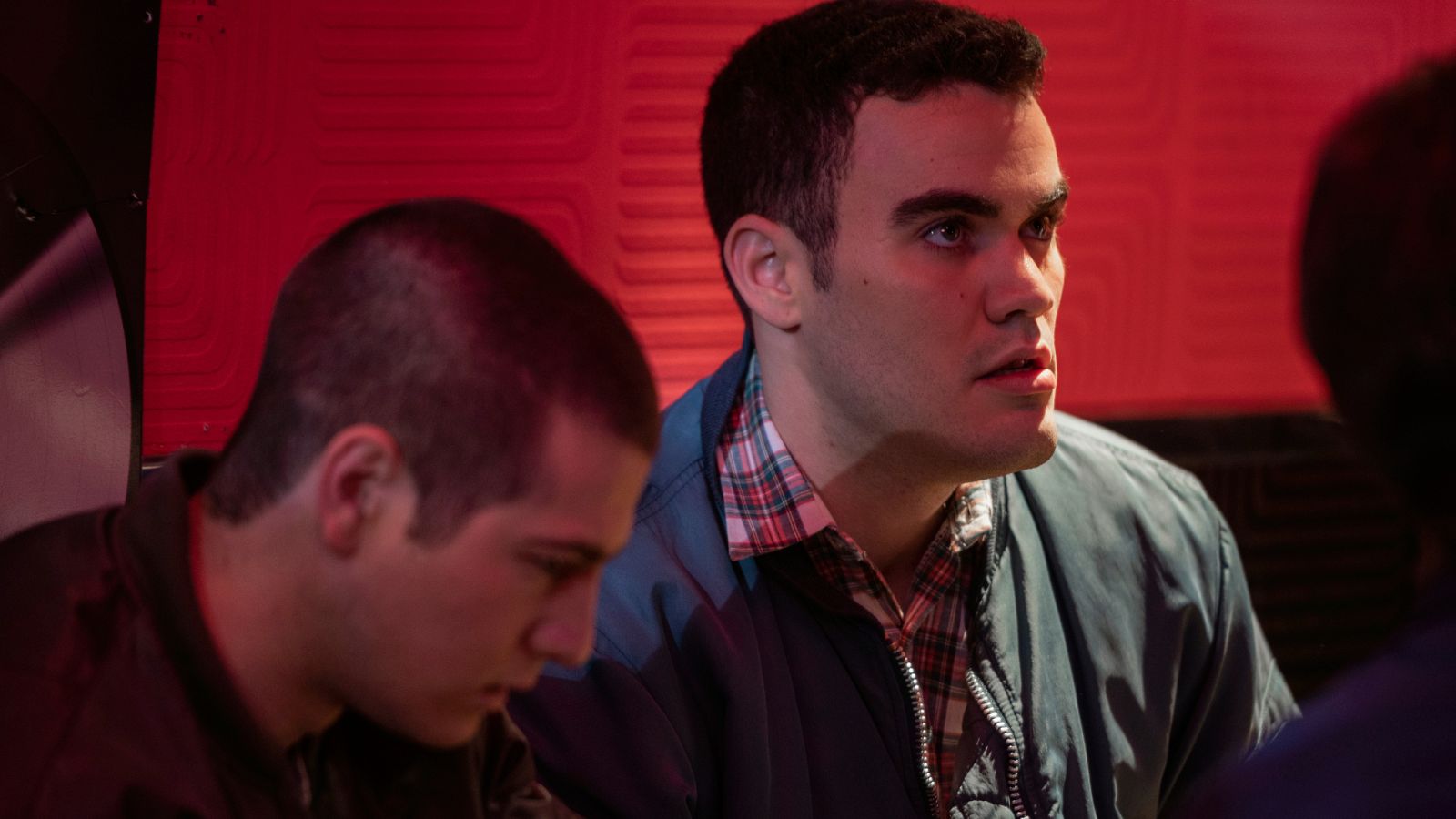 Santi y Melero se besan