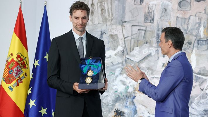 Informativo 24h - Pau Gasol, tras recibir la Cruz al Mérito Deportivo: "He tenido la suerte de jugar al deporte que amo"             