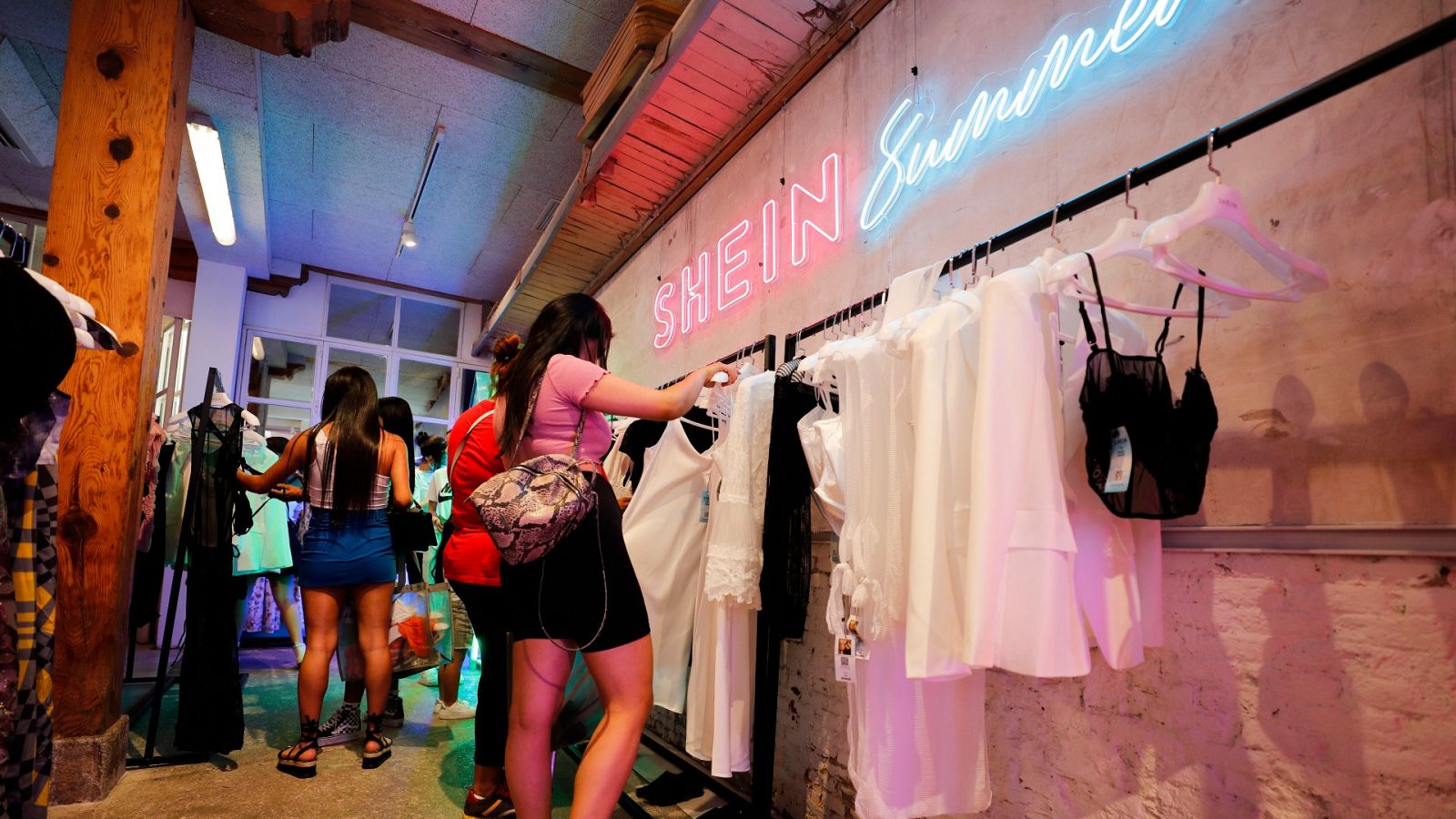 Shein revoluciona la moda rápida 'online' y supera a imperios como Zara y H&M