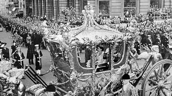 Telediario 1 - Desde hace más de 200 años, los monarcas británicos celebran sus reinados con una parada militar