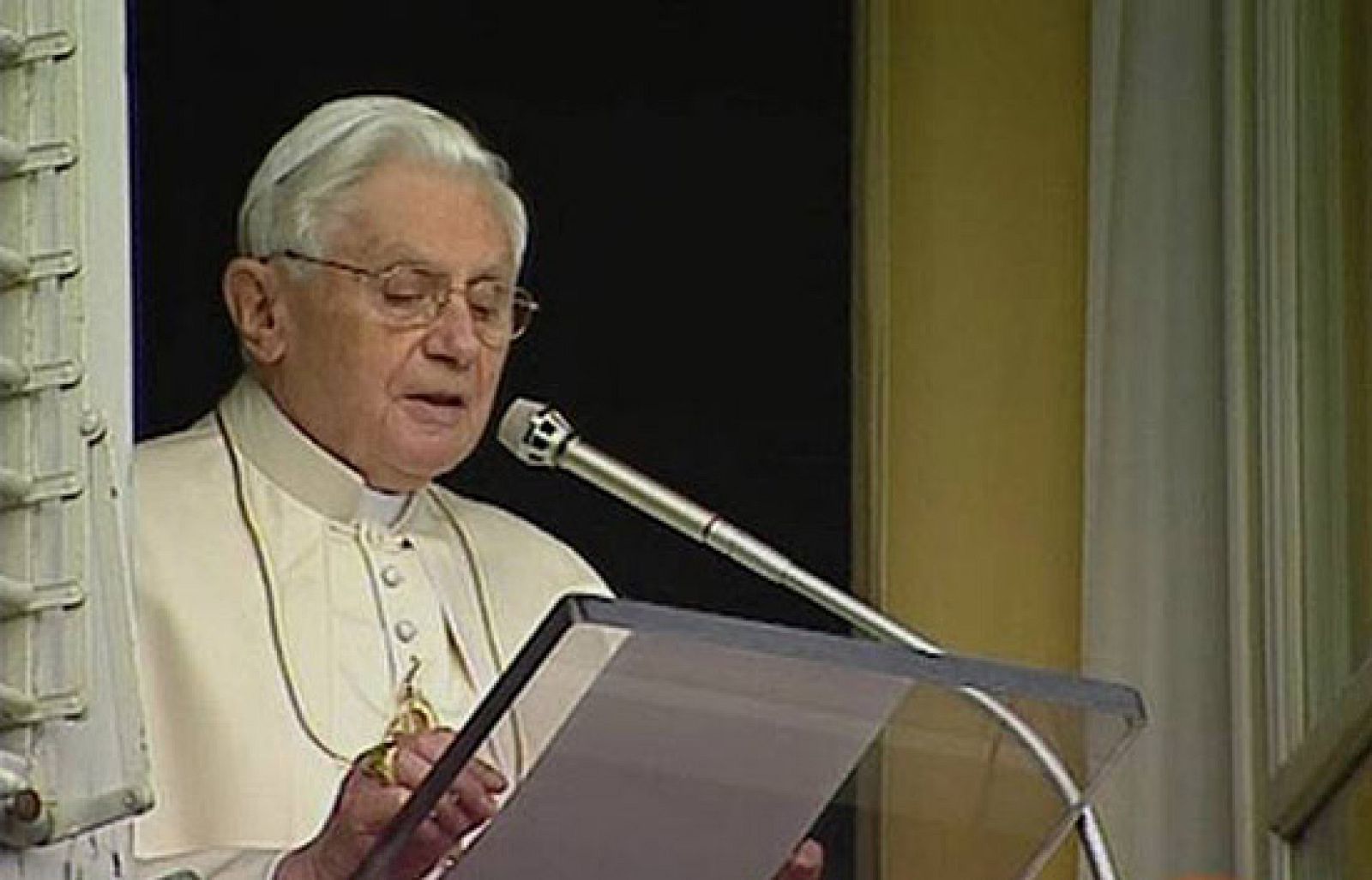 Benedicto XVI pide la defensa de la familia | Ver