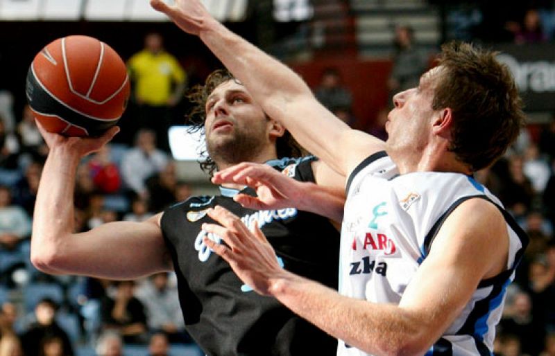 Lagun Aro GBC 86 -74 Estudiantes