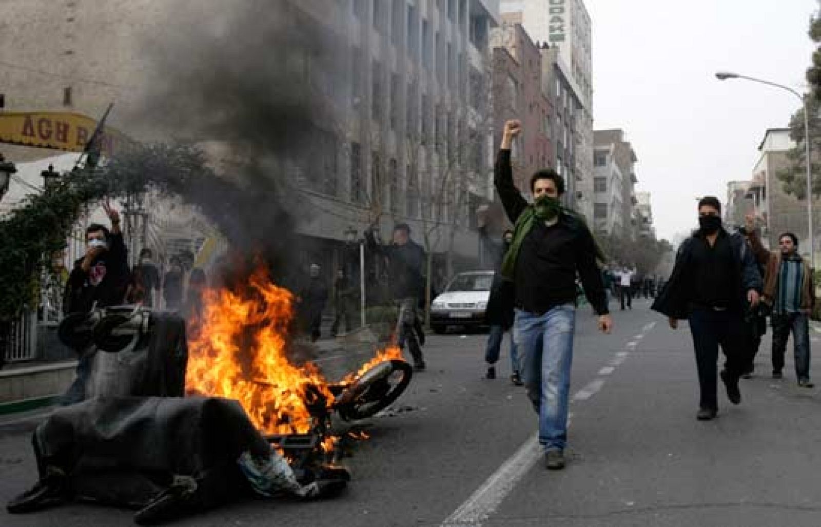 Irán admite al menos 8 muertos en los disturbios de Teherán | Ver