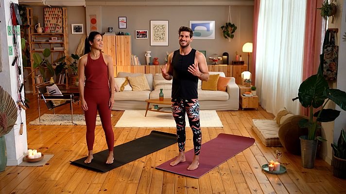 FitMés - Cesc Escolà i Xuan Lan fan rutina de ioga