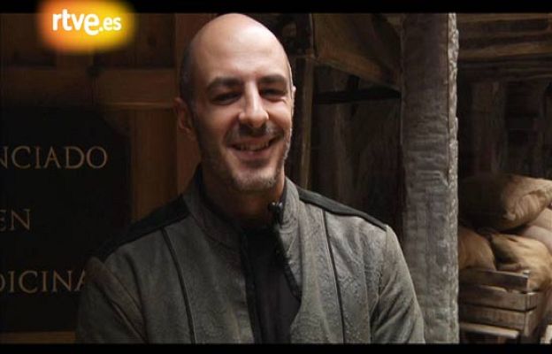 Águila Roja - El saludo de Roberto Álamo, 'Juan'