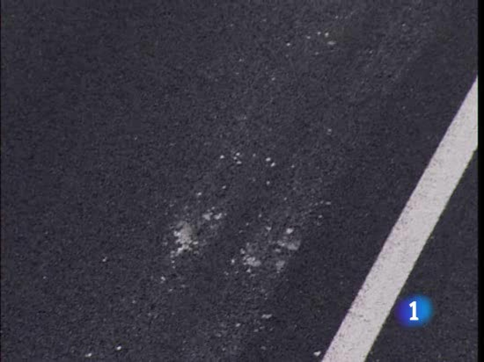 Un policía fallece arrollado auxiliando a un vehiculo accidentado | Ver