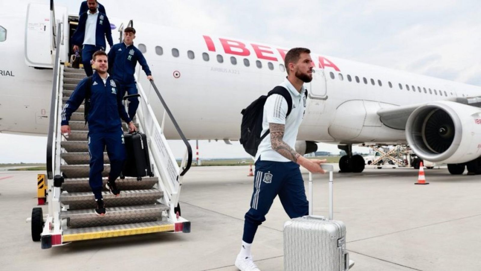 La selección llega a Praga para jugar ante la República Checa | Ver