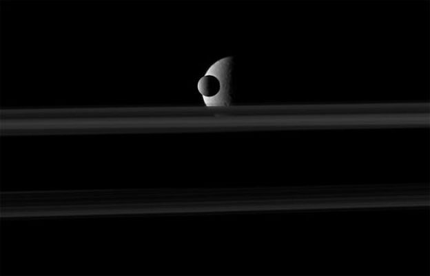 Ciencia y tecnología en Rtve.es - El ballet de las lunas de Saturno