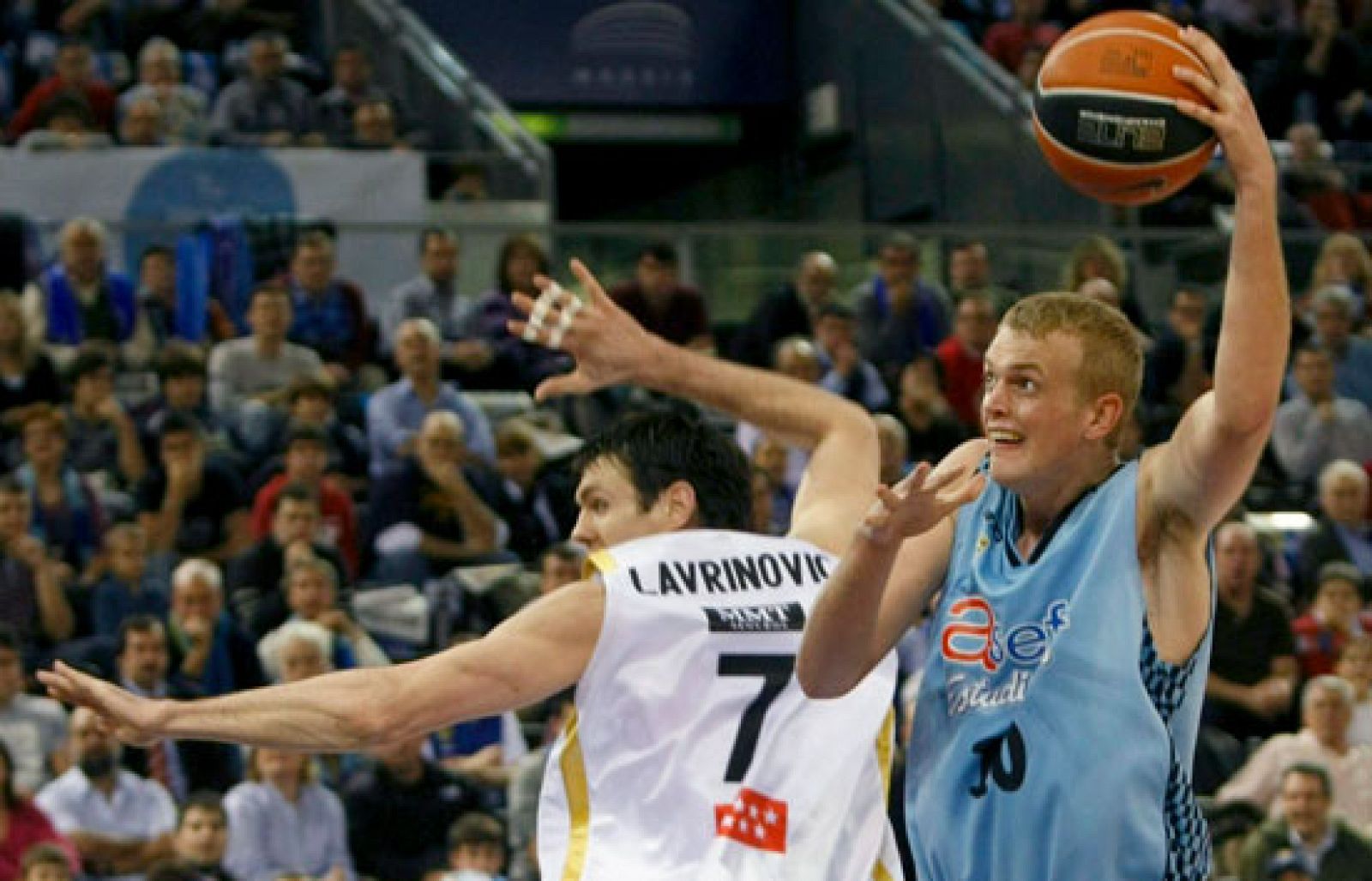 El Real Madrid de baloncesto ha cosechado su cuarta derrota consecutiva a manos del Asefa Estudiantes.
