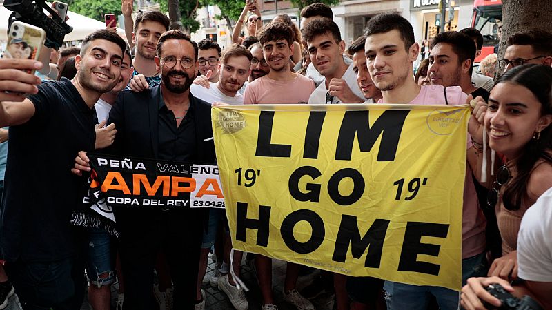 Bordalás se despide de Valencia con el cariño de la afición -- Ver ahora