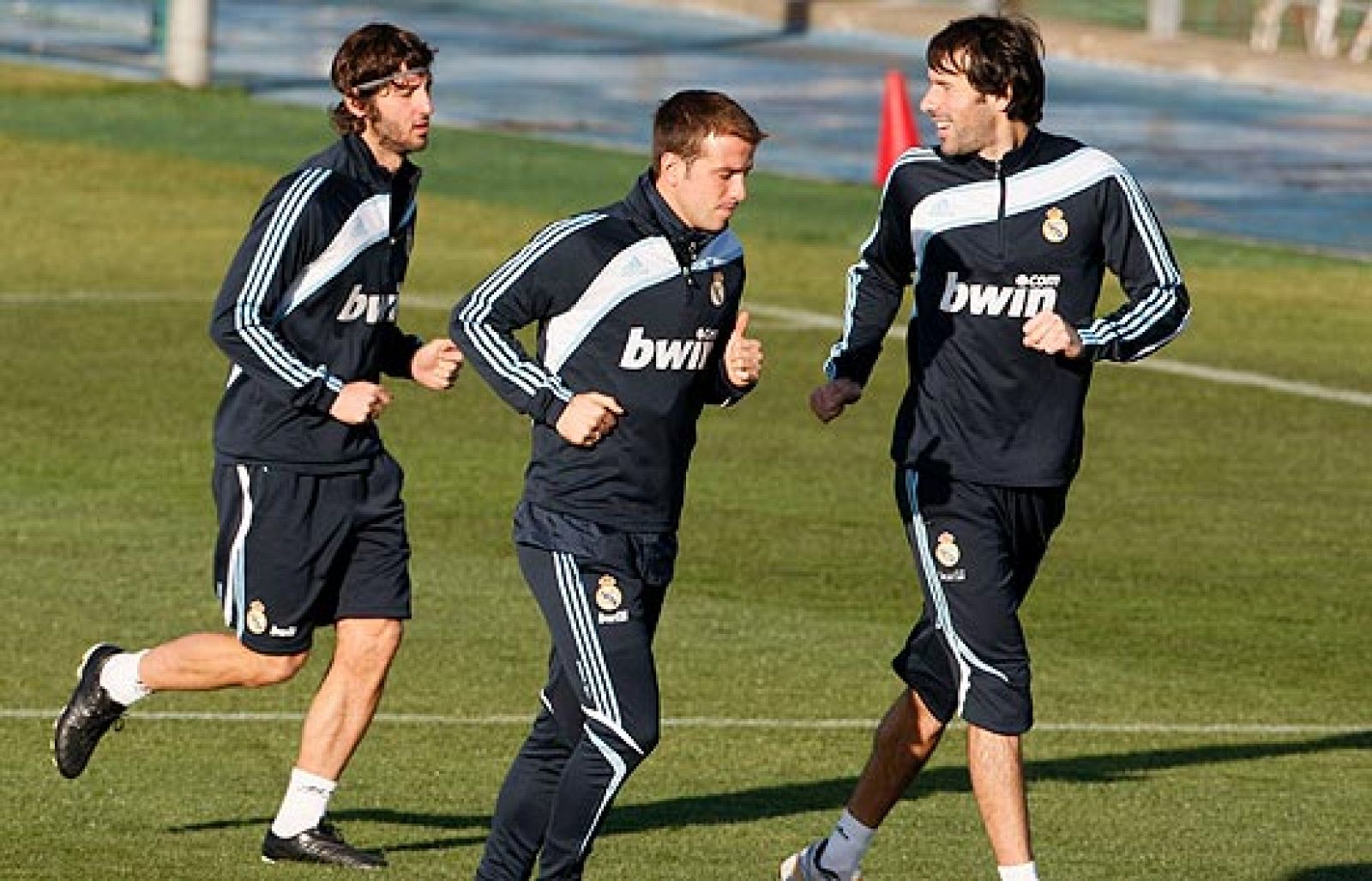 El brasileño ya se ha calzado las botas aunque se presume que Van der Vaart continúe como titular en el Reyno de Navarra. Los osasunistas prometen lucha.