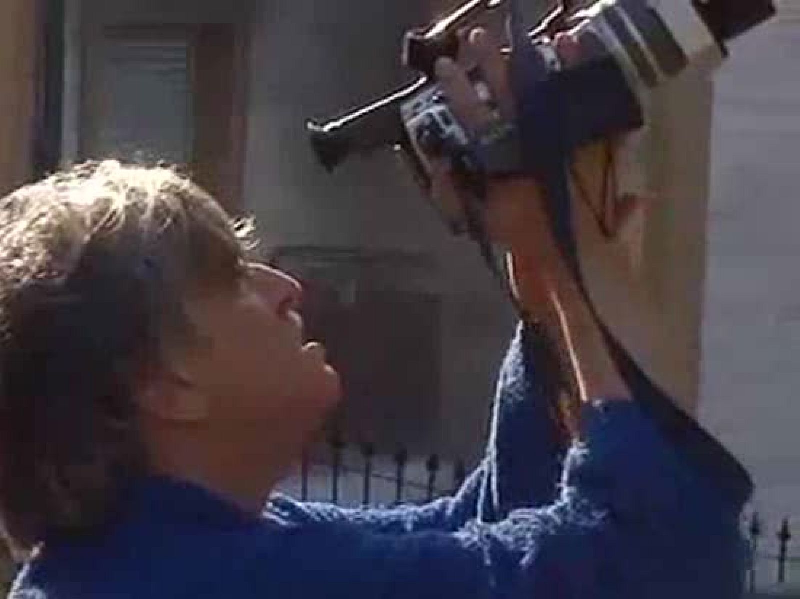 Iván Zulueta, director de cine, pintor y fotógrafo, muere a los 66 años en San Sebastián.