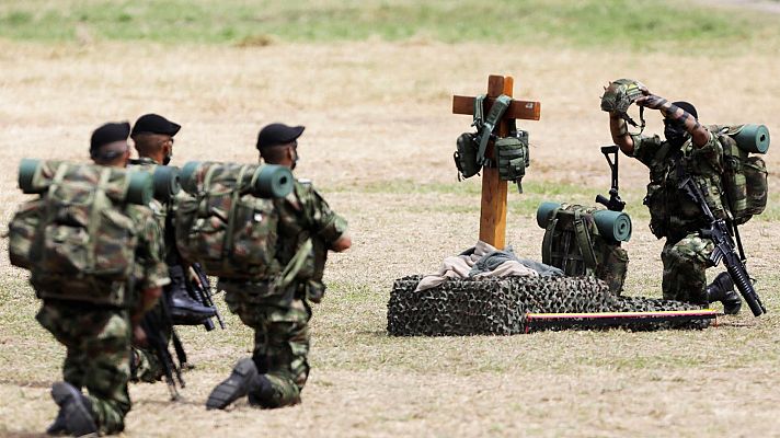 El mundo en 24 horas - Un desfile de modelos en bañador frente a un batallón militar desata la polémica en Colombia