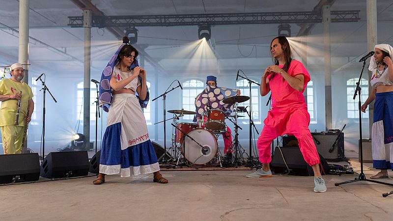 LA SARDANA per ZA! & LA TRANSMEGACOBLA - Veure ara