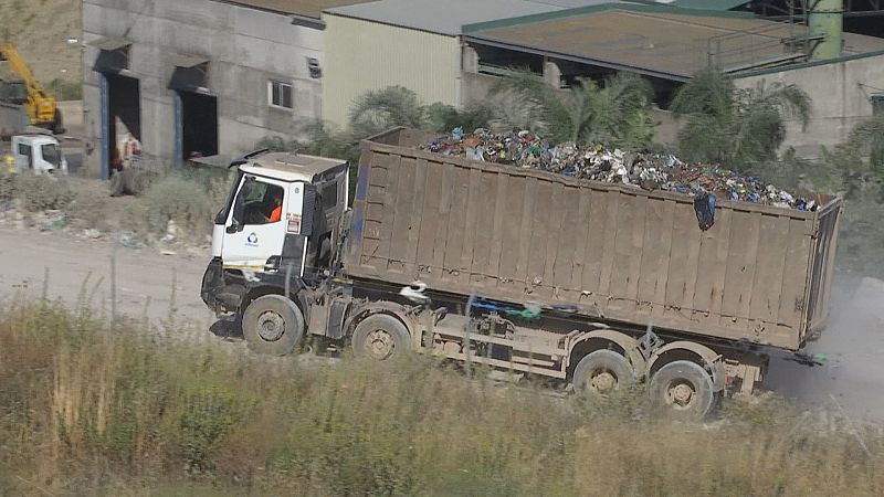 Encuentran una bebé en un vertedero - Ver ahora
