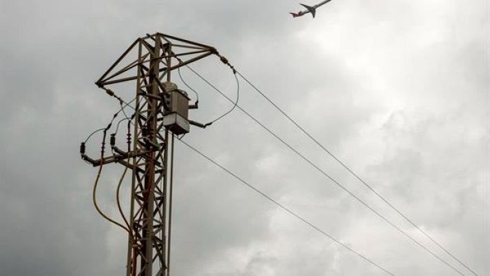 Telediario 2 - La Comisión Europea aprueba la excepción ibérica para abaratar el precio de la luz en España y Portugal