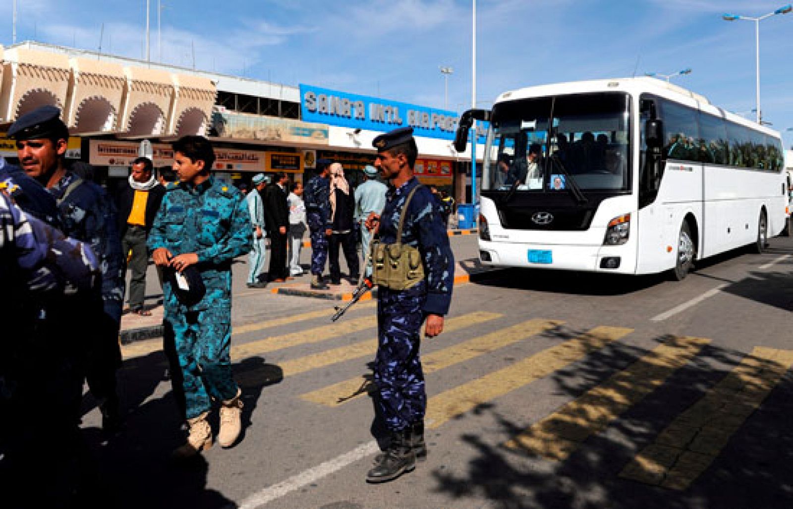 EE.UU. y Reino Unido cierran sus embajadas en Yemen | Ver