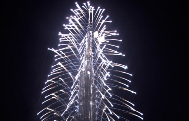  - Abre el edificio más alto del mundo