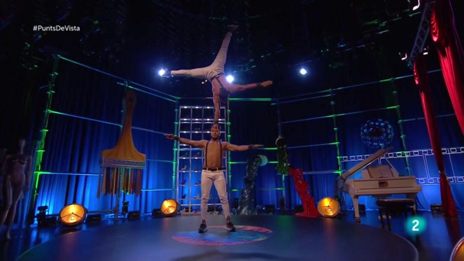 Punts de vista - Acrobàcies de la mà del duo AXN - Veure ara