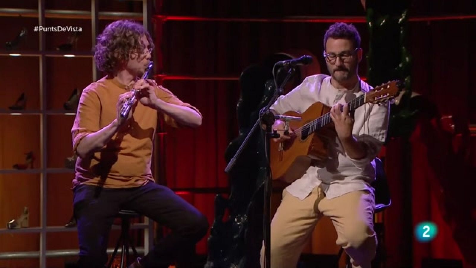 Punts de vista - Hugo Arán interpreta en directe 'Flanco de rey' - Veure ara