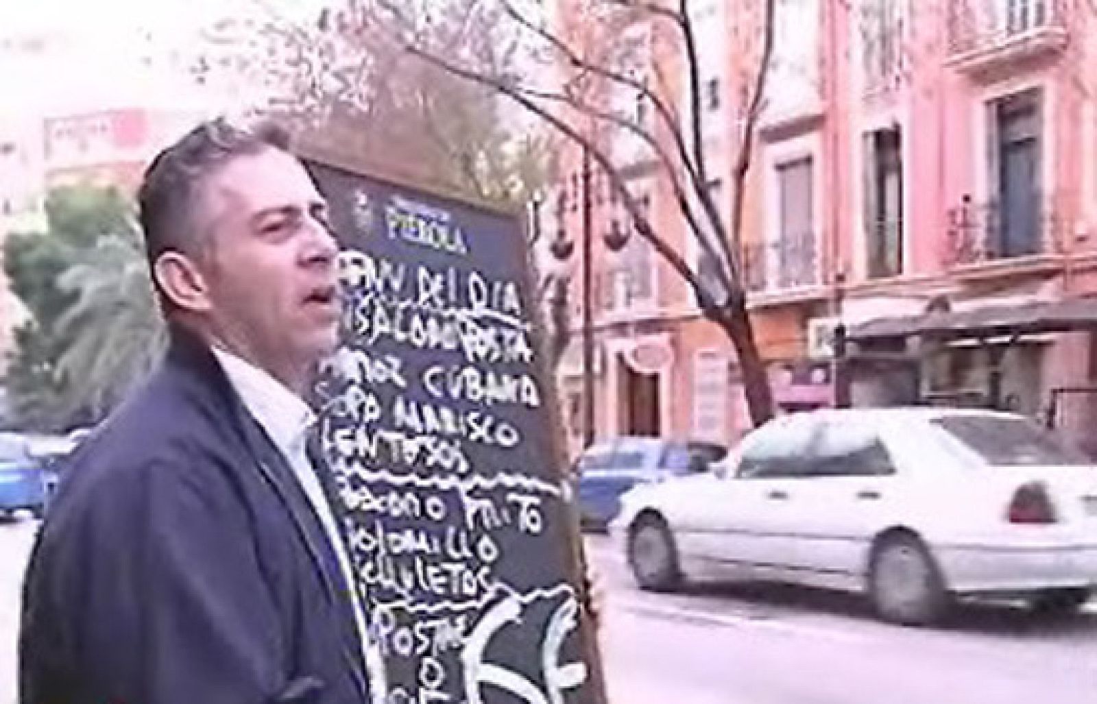 España Directo - Un camarero muy cantarín | Ver