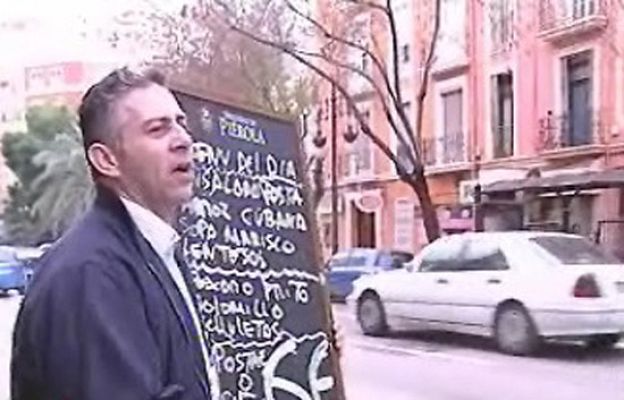 España Directo - Un camarero muy cantarín