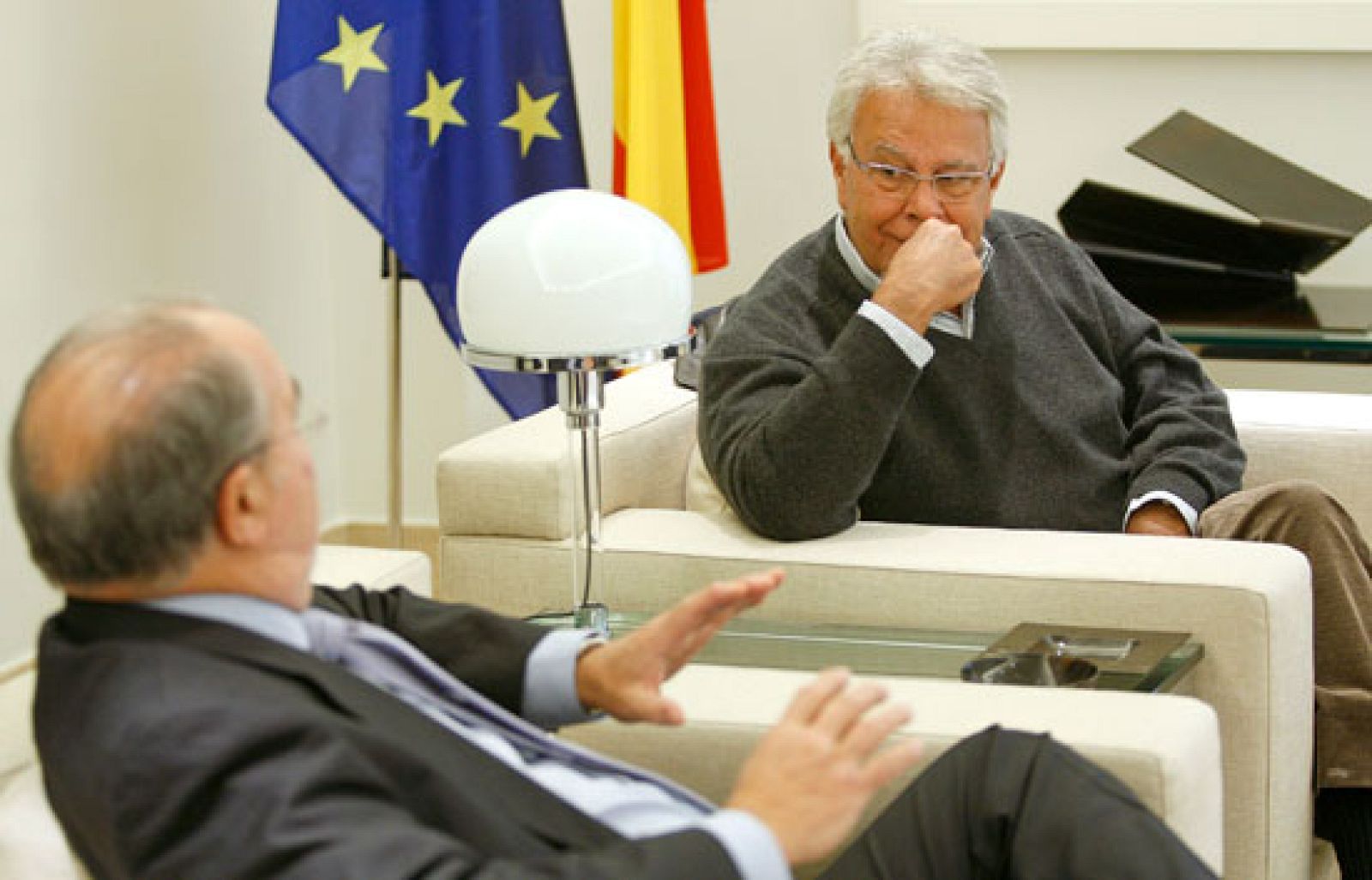 Zapatero reúne en Moncloa a un grupo de expertos en Economía | Ver