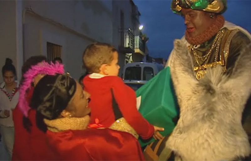 Los Reyes Magos de Oriente han estado en algunas casas repartiendo los regalos a los niños | Ver