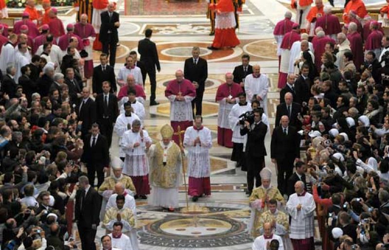 Benedicto XVI celebra la tradicional misa de Epifanía en la Basílica de San Pedro | Ver