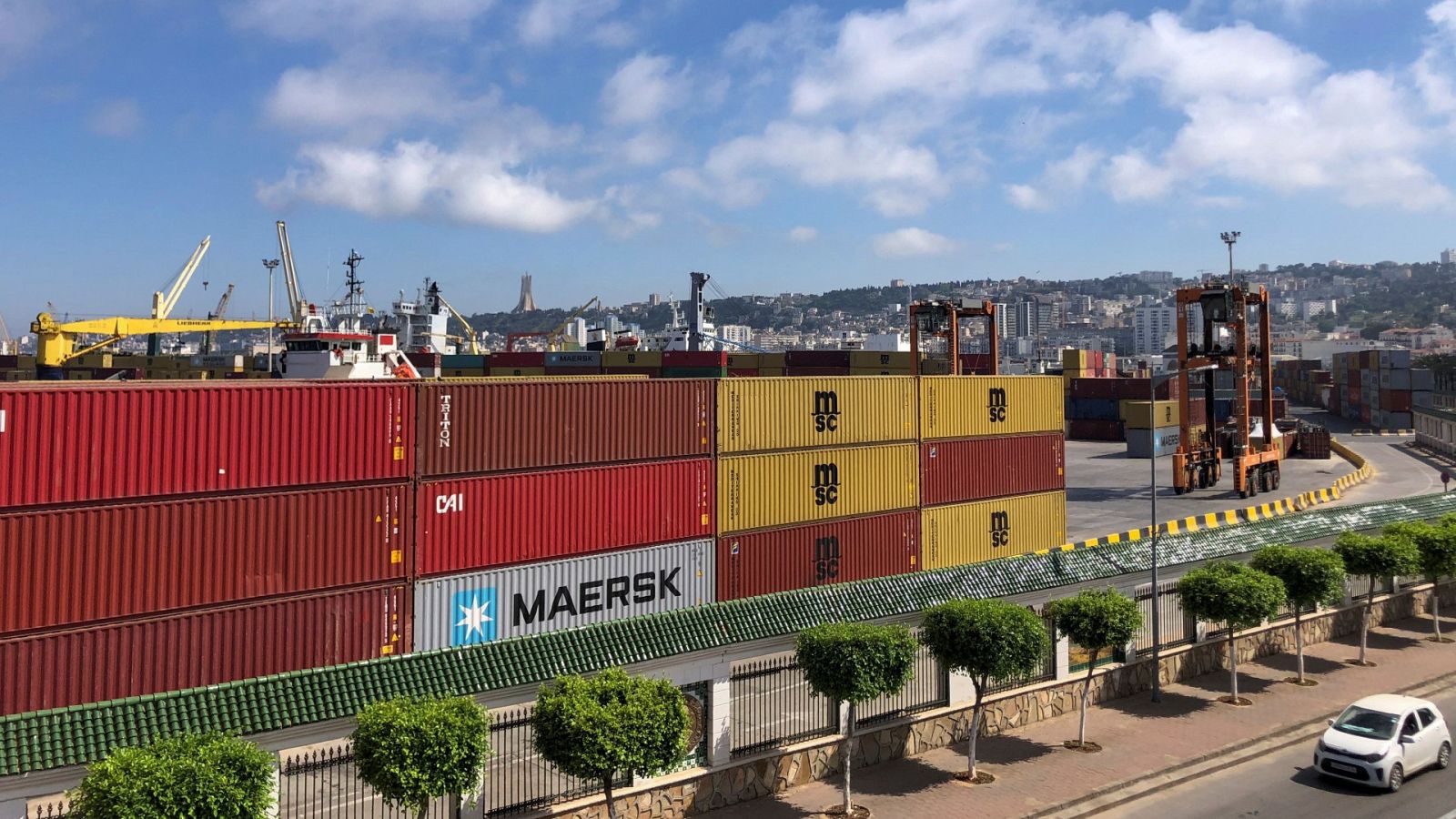 Los empresarios piden a España y Argelia que "calmen la situación"